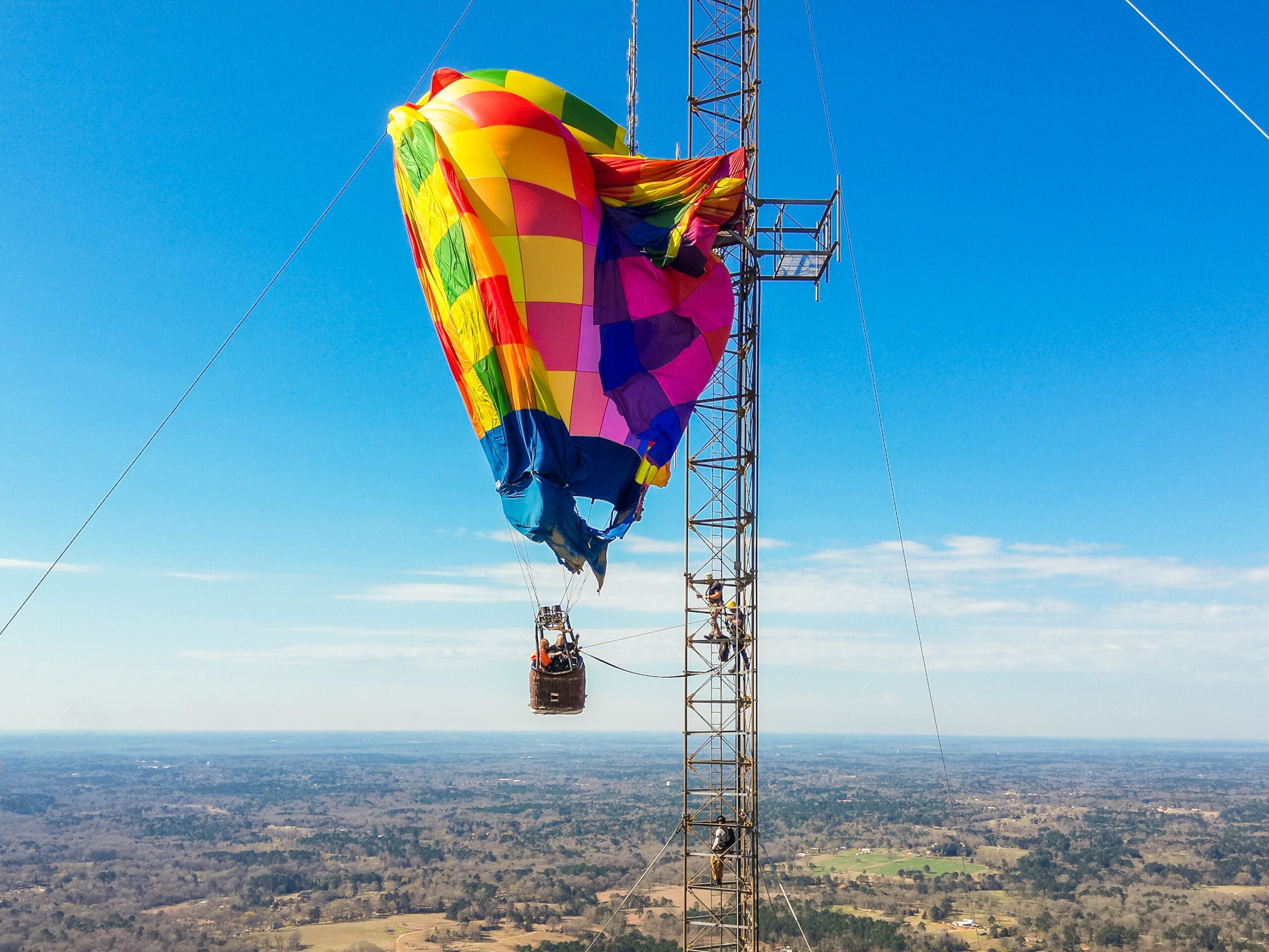 How Firefighters Rescued Two Balloonists from 920 Feet